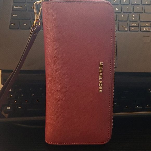 Michael Kors Wristlet - Picture 1 of 5
